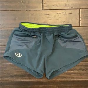 XS Underarmor Shorts - workout shorts
